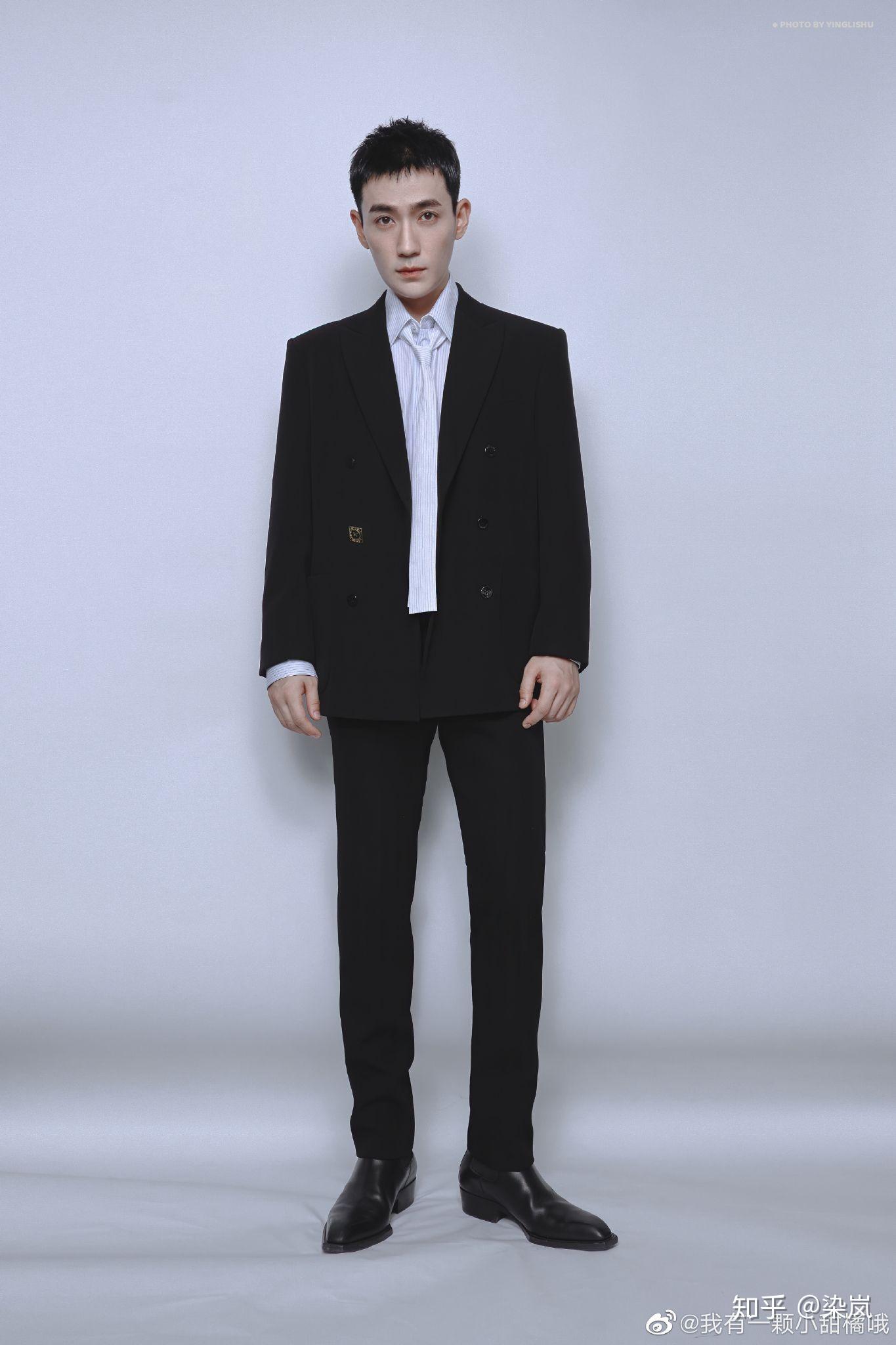 能不能发我几张朱一龙素颜的照片