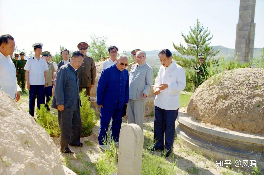 中顧委委員李運昌參觀柴胡欄子烈士陵園,赤峰市市長才吉爾呼,市委副