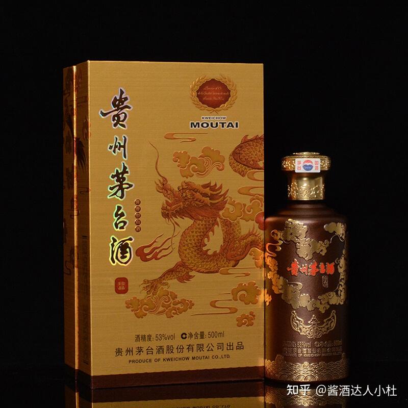 贵州茅台酒紫砂金龙珍品礼盒上除龙纹外,还印有"金桂叶奖"和"珍品"