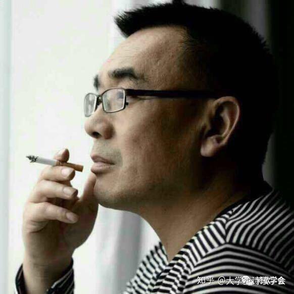 伊夫,诗人,作家.1968年11月生于温州.16岁开始发表作品.