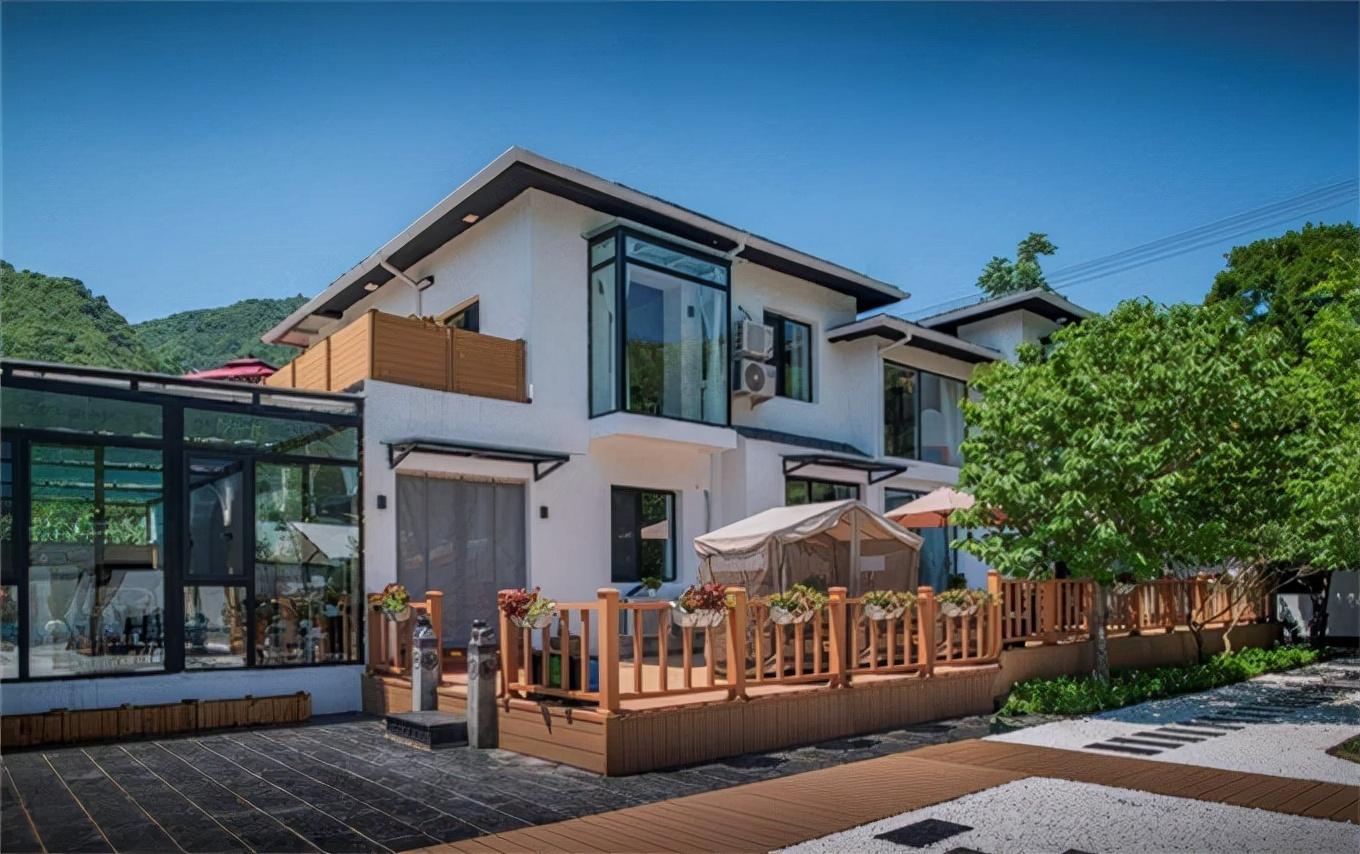 民宿,我们的落脚之所,位于北京市怀柔区雁西镇官地村,迷人的山间民宿