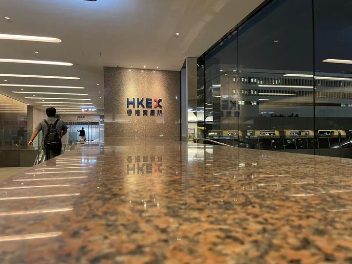 冲自动驾驶港股第一股,代价是首日大跌12.82%! - 知乎
