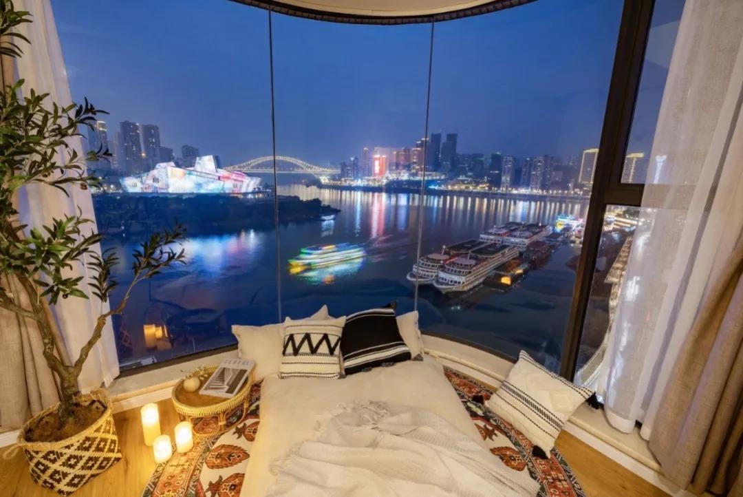 去重庆玩儿三天,打算住解放碑附近,推荐哪个酒店?安静一点儿,干净一点儿的就好,学生党。☺? - 知乎