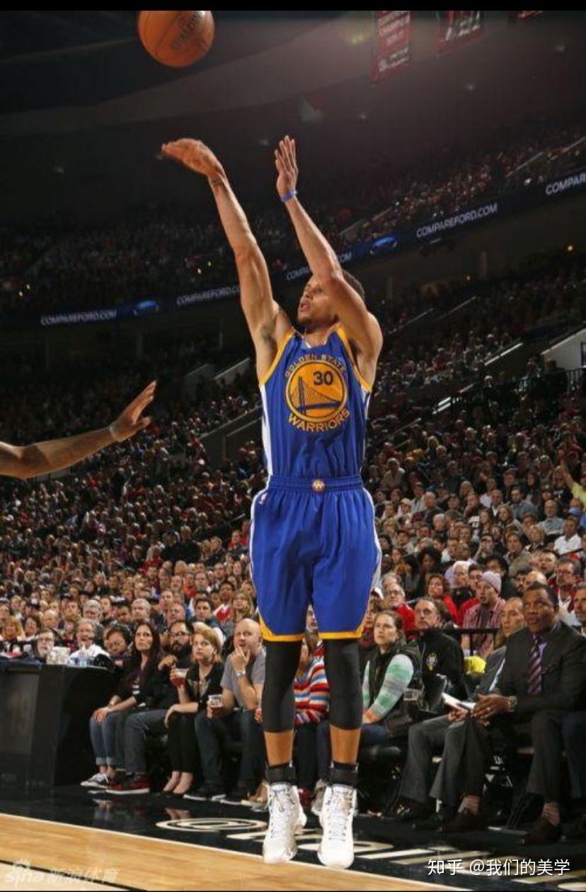 一个专业的篮球运动员,在没有其他人的干扰下,投三分球的命中率能有