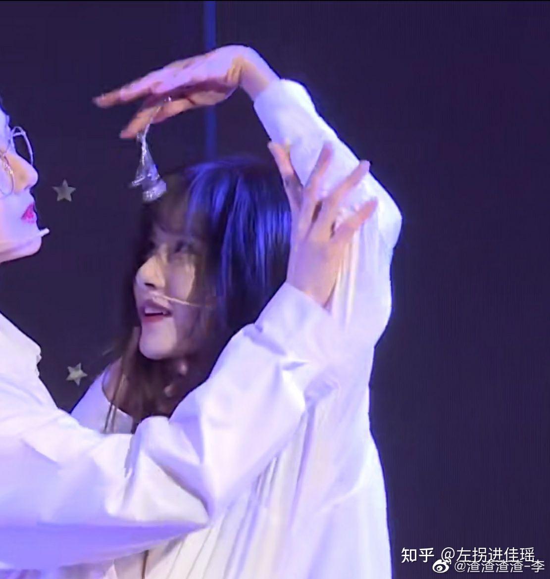 有没有比较甜的les情头就是百合头像