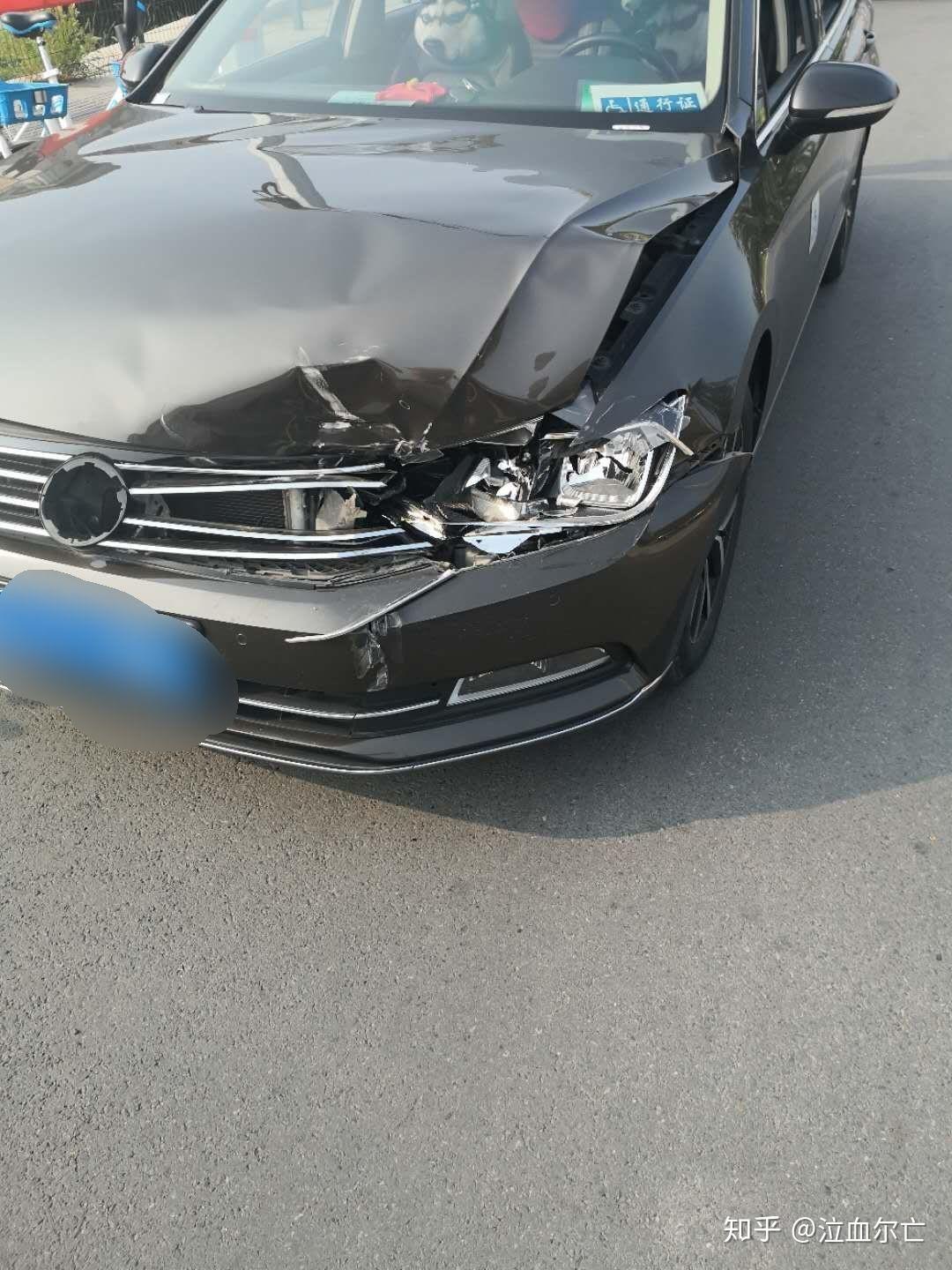 一个大众追尾日产