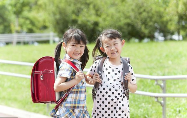 腹黑总裁到孤儿院领养一对双胞胎,一个宠成公主,一个受尽折磨 - 知乎