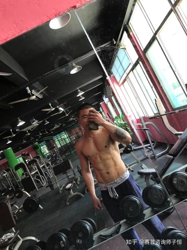 这些腹肌太撩人 屏幕都舔花了 知乎