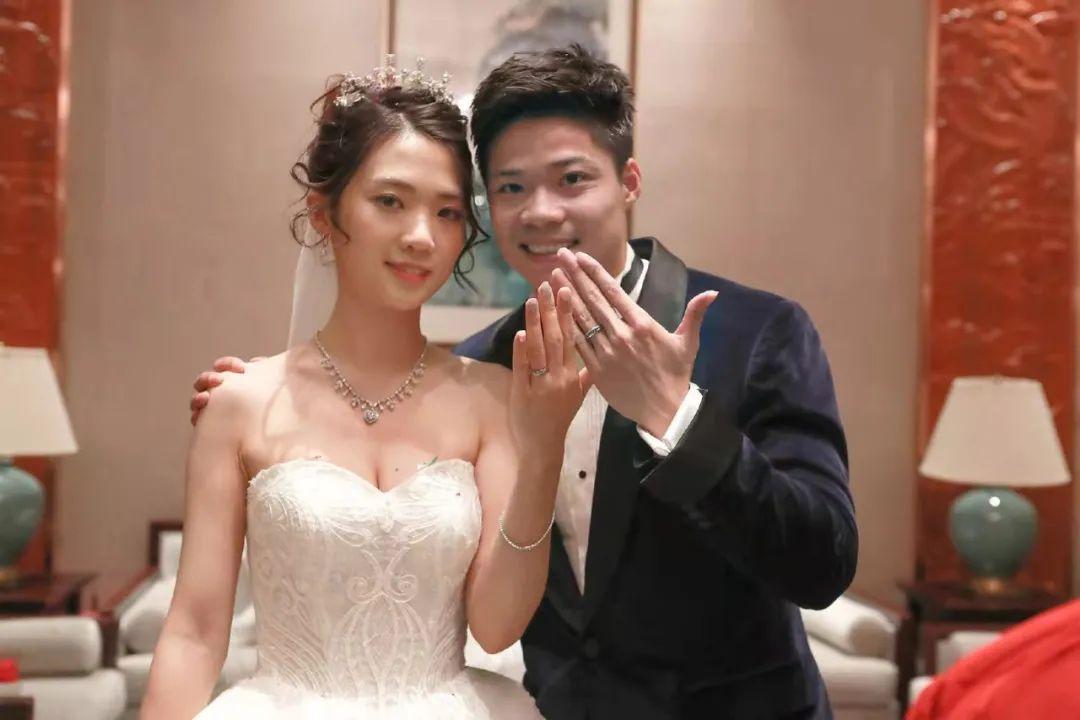 奥运体操五金王邹凯迎娶相恋九年的女友周捷