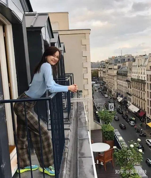 半藏森林也配叫球鞋女神你们是没见过这位吧