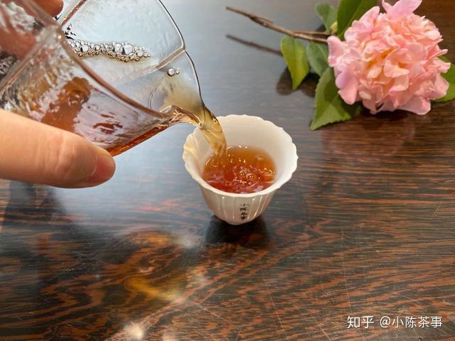 品茶的方法 v2-134800042f90dbc3241b3eedfde08918_r.jpg