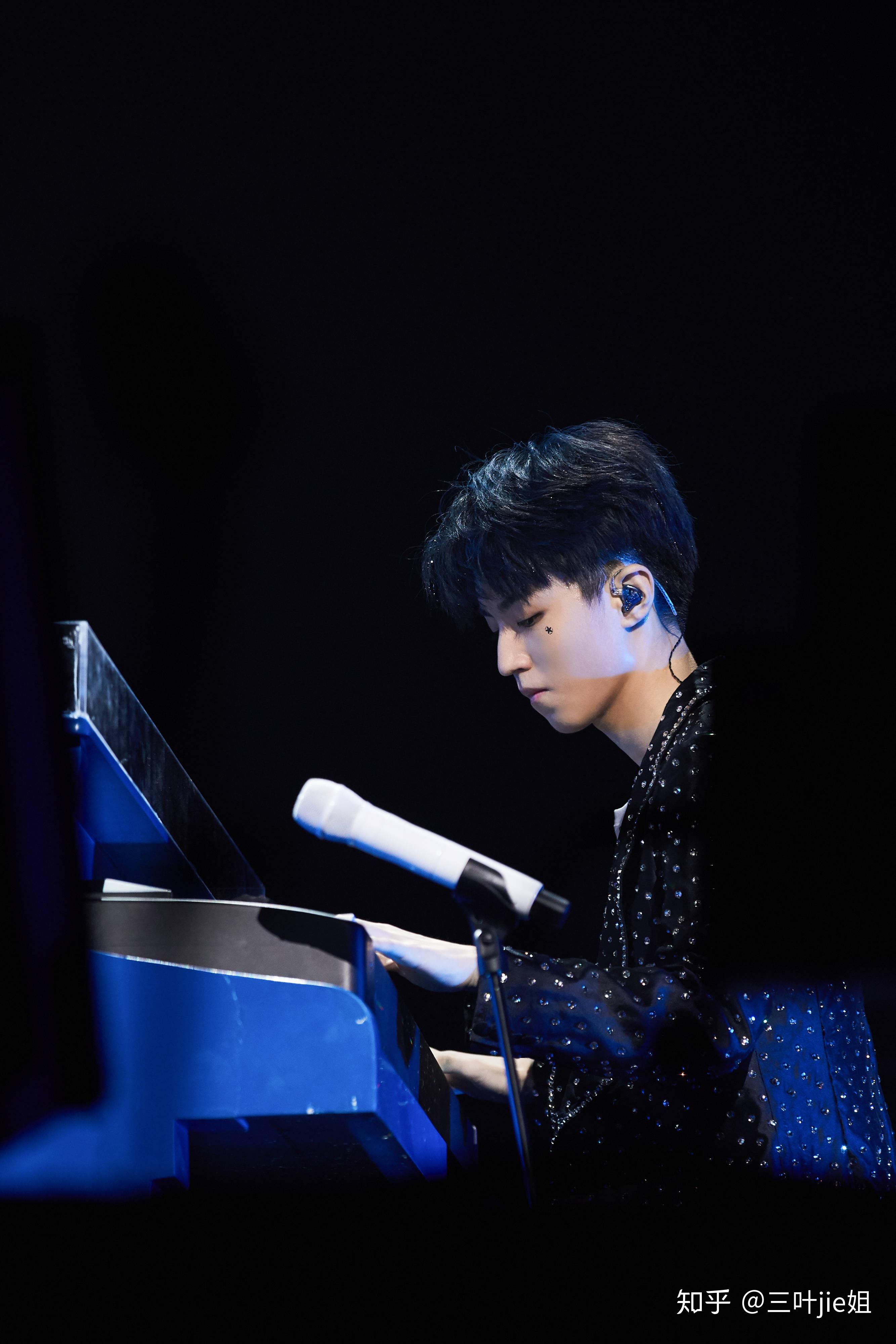 王俊凯的生日 v2-134f22be5ee04c431382b96cd184f55c_r.jpg