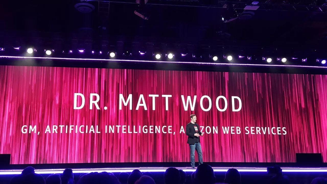 接下來,aws ai 團隊總經理 matt wood 博士登場.