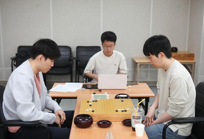 lg杯24强落定23席 崔精倒在出线门口 李昌镐"大战李鬼"看错征子