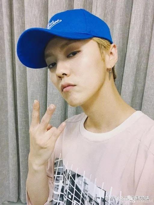 据说这是剪刀手的升级版