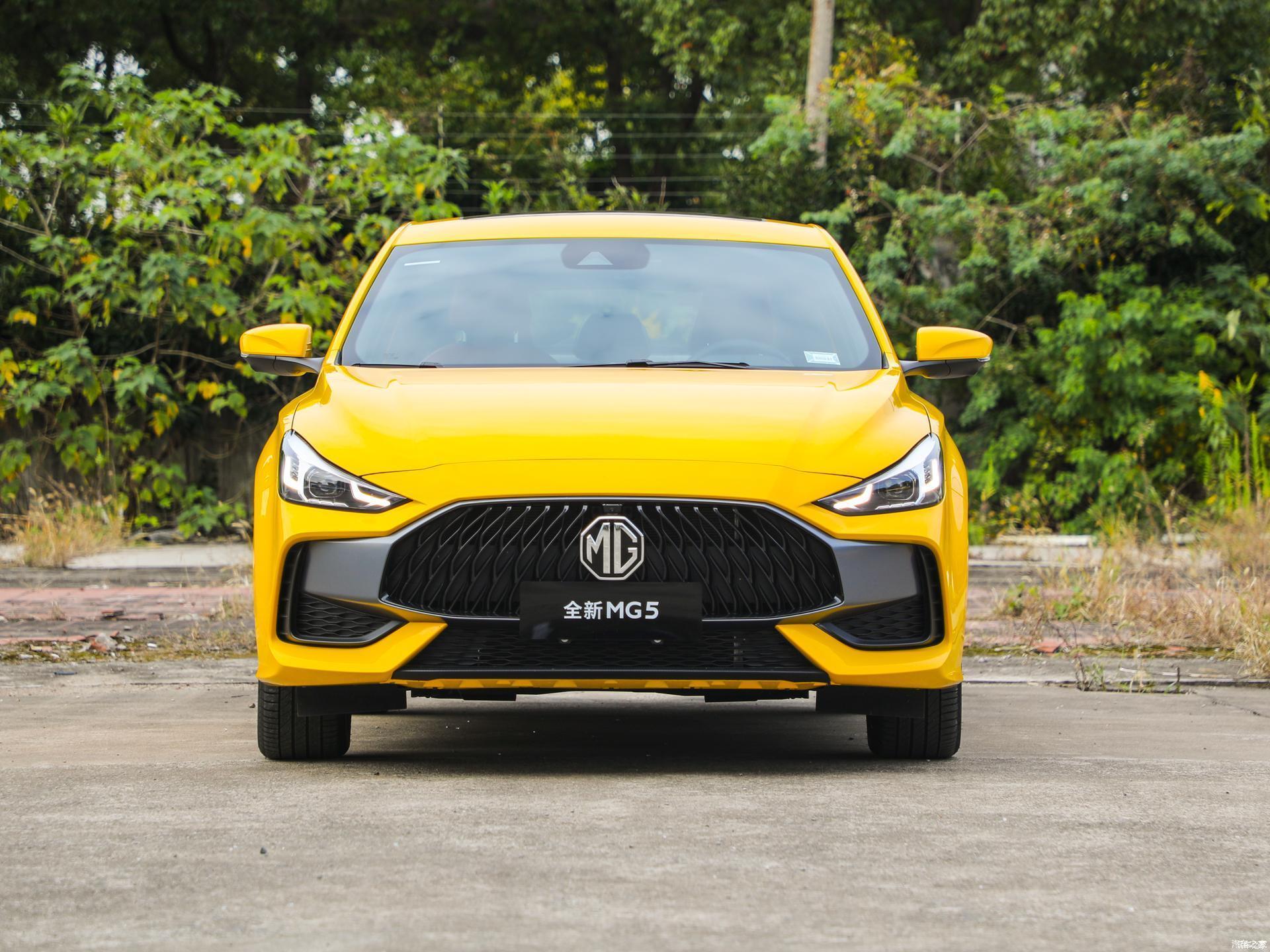全新mg5采用最新的家族化设计语言外观风格颇为激进