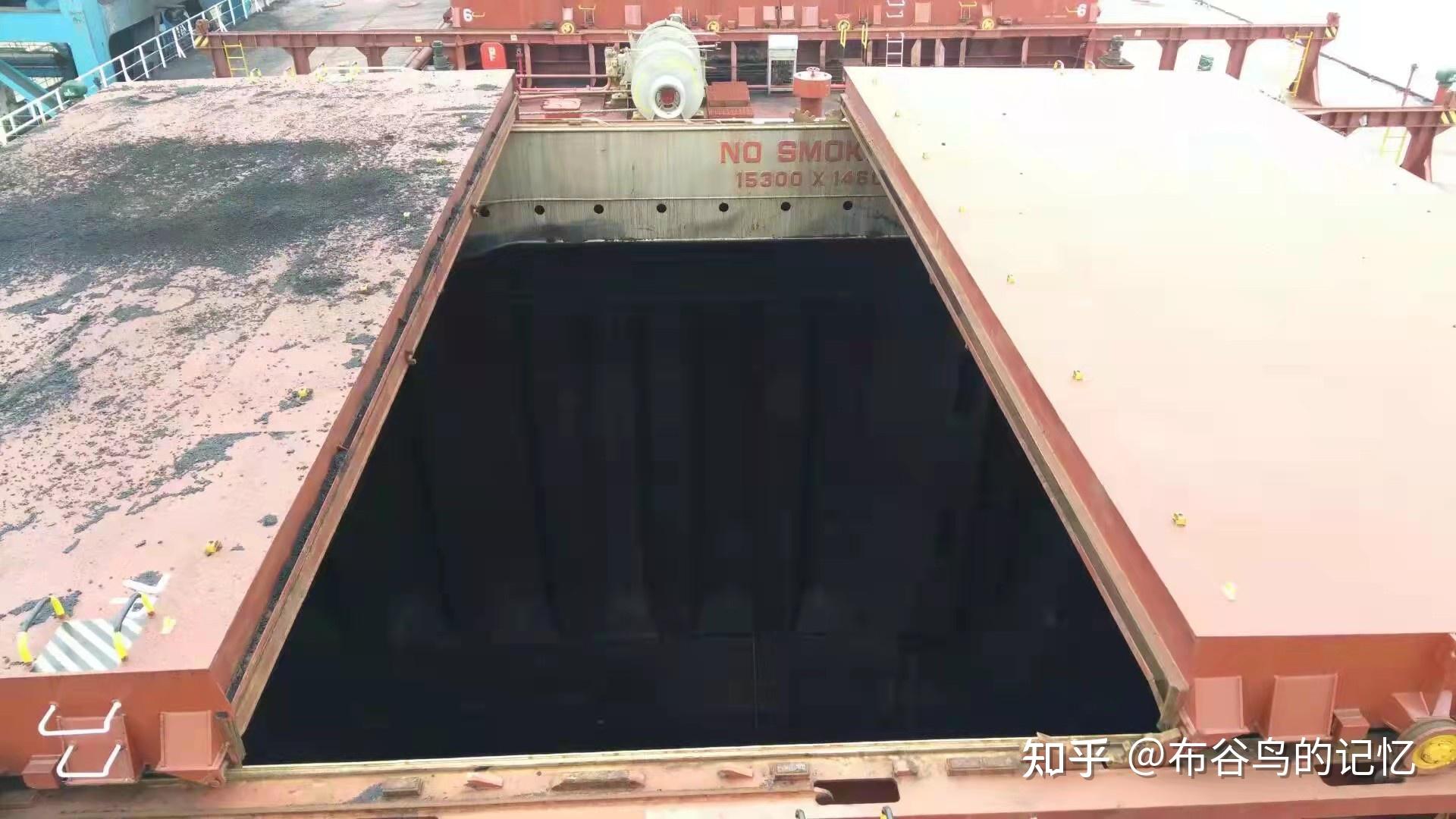 船舶航行过程中引航员如何登船呢？远洋船员告诉你答案 - 知乎