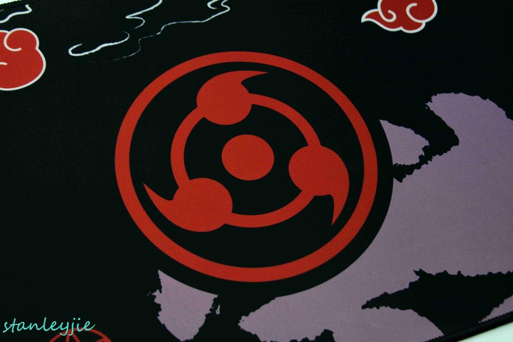 最抢眼的就是这表面的图案,宇智波家族的写轮眼为主题,上面图案设计