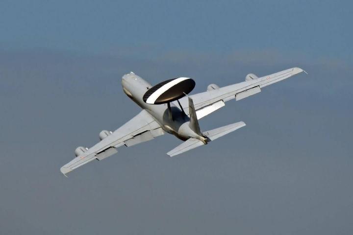 美国空军唯一现役预警机停飞不如我国争气机