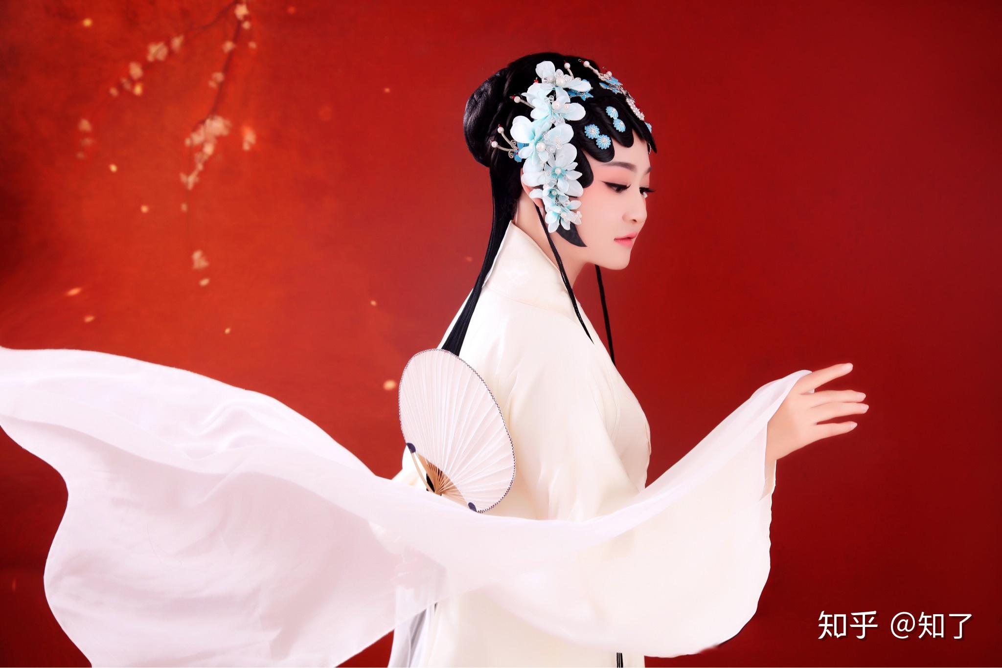 我想要这个红色壁纸有没有呀