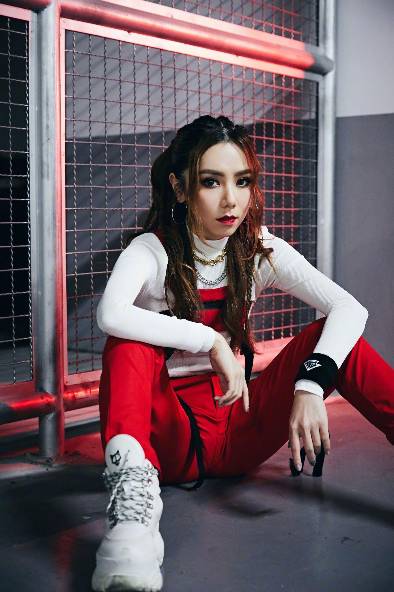 邓紫棋有哪些适合做头像的图片?