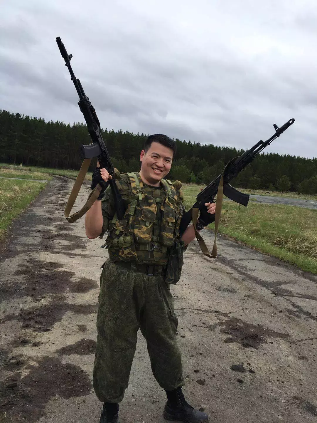 俄罗斯军方我们找了俄罗斯现役特种兵带你玩还在服役的枪和坦克