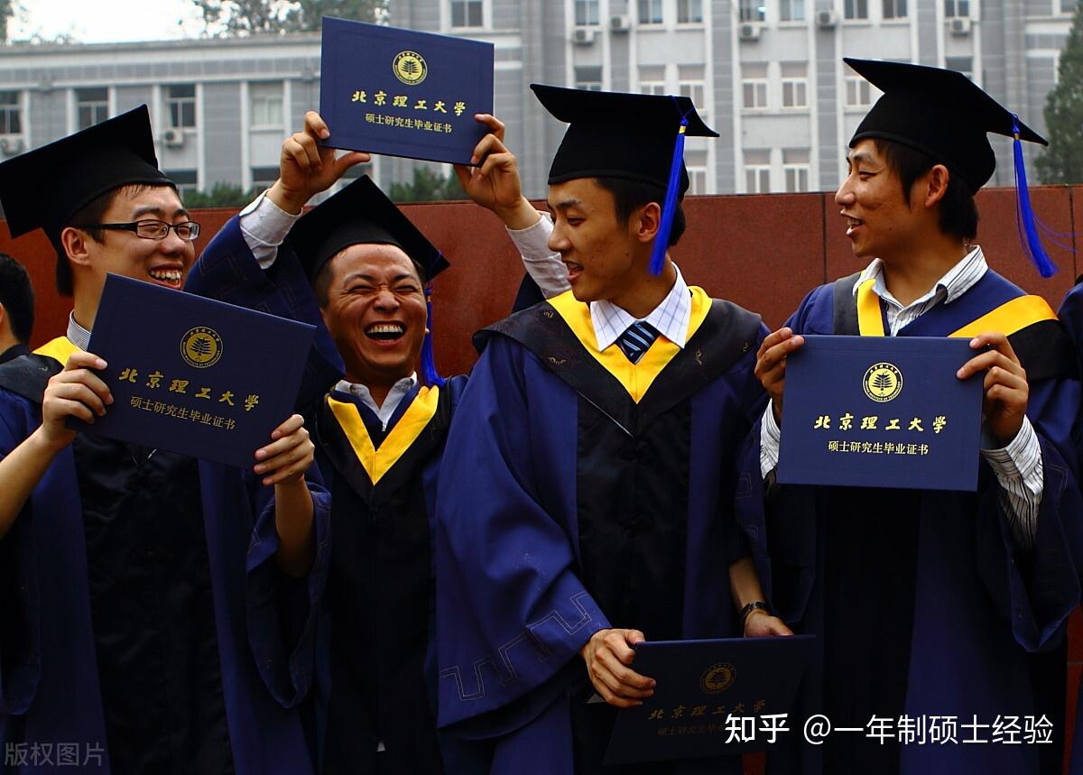 硕士研究生目前国内也有争议,有人提出商科要一年,工科适合较长的说法