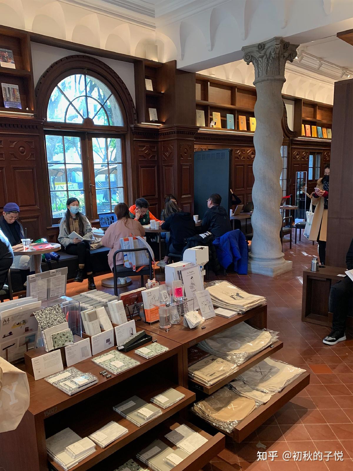 满心轻松,忙里偷闲去了蔦屋书店,而且一口气跑了上海全部的两家店铺