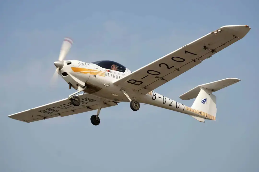 如果您想学飞针对轻型运动类飞机来说,目前的体重超标了,也可以考虑用