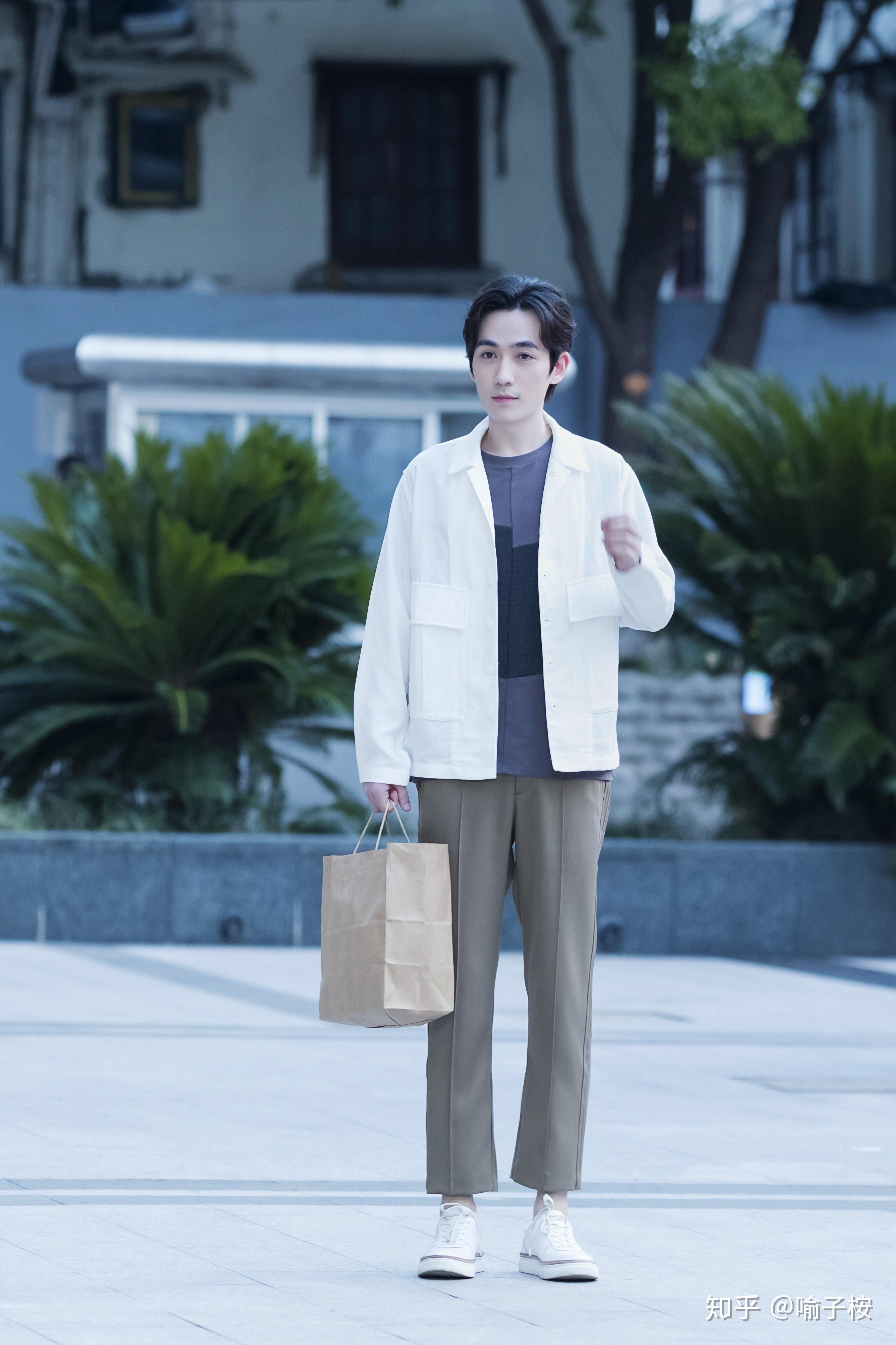 有没有集美分享朱一龙的全身照的图片? - 知乎