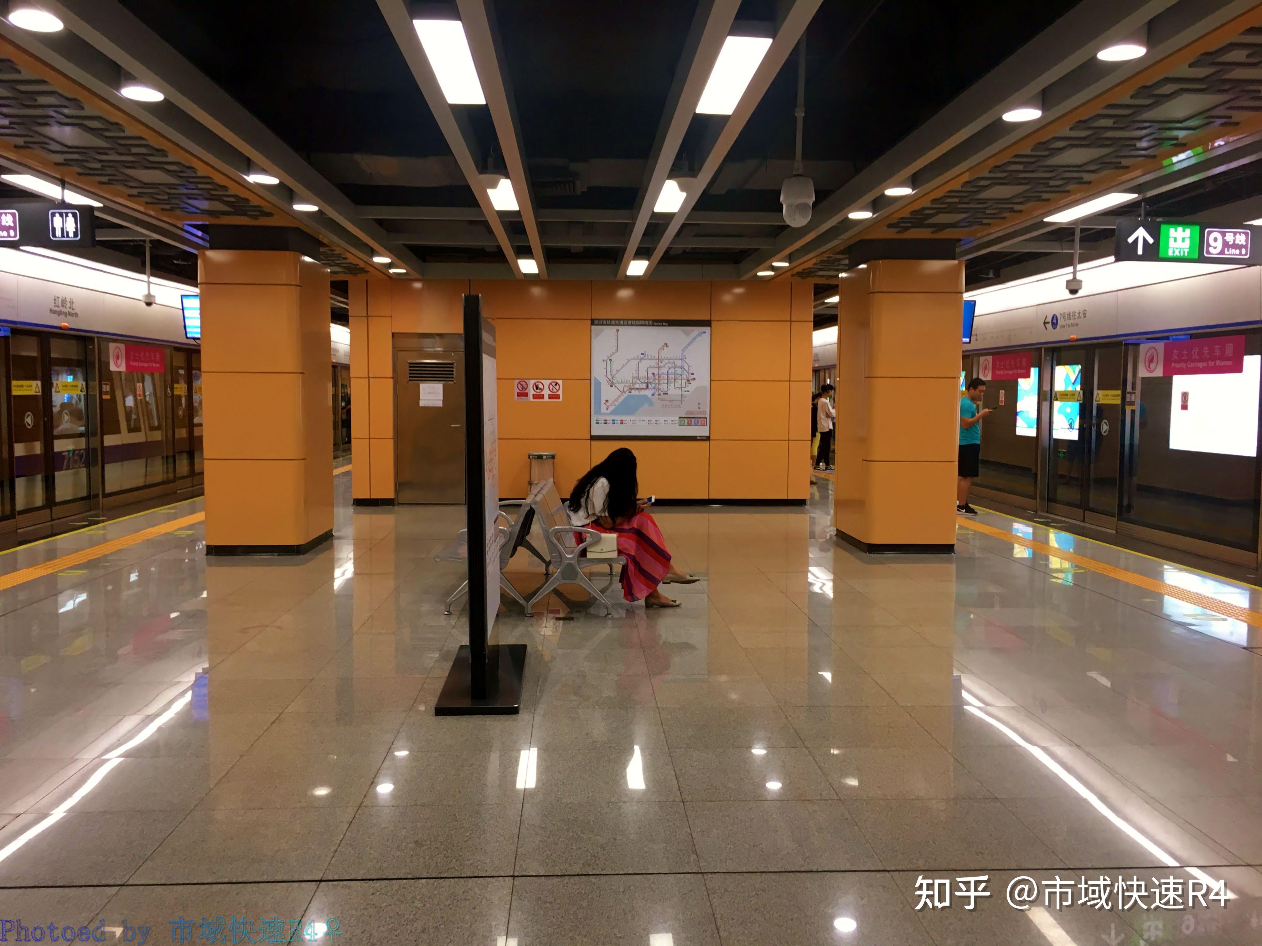 红岭北站,位于梅园路红岭北路口,地下三层岛式车站.