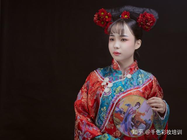 初中畢業可以學化妝嗎如何才能成為一名優秀的化妝師