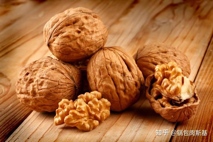 盘核桃有什么深意吗 v2-14ea4e1fc17795c8ee8e978464141854_r.jpg
