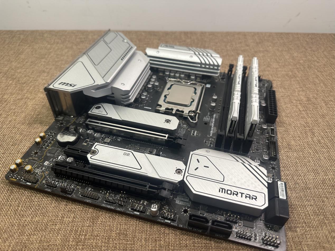 1tb机箱:骨伽乘风散热器:玄冰400g电源:振华lg650整机价格10000来块