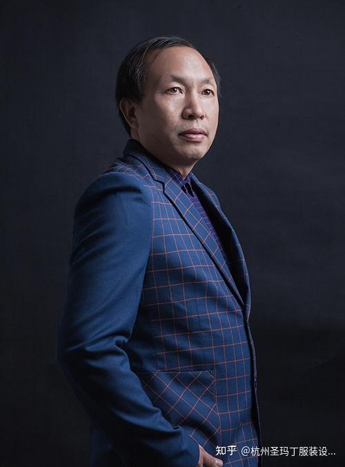 本期real教师:陈玉杰他说:准时的列车不会迁就姗姗来迟的旅客,时代的