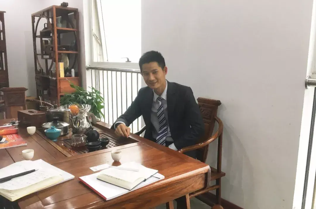 世华胡鑫一个完美的理想主义疯子