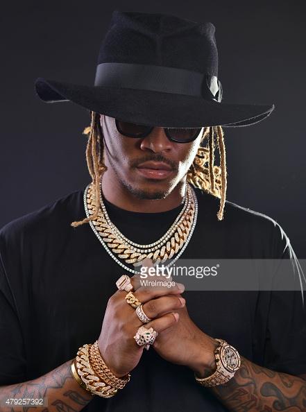 如何看待戴大金链子的装扮风格?