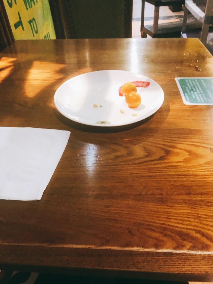 一个人吃自助餐,怎么营造出不孤单的气氛?