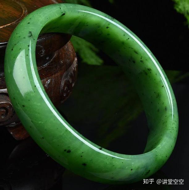 和田碧玉有黑点好吗?