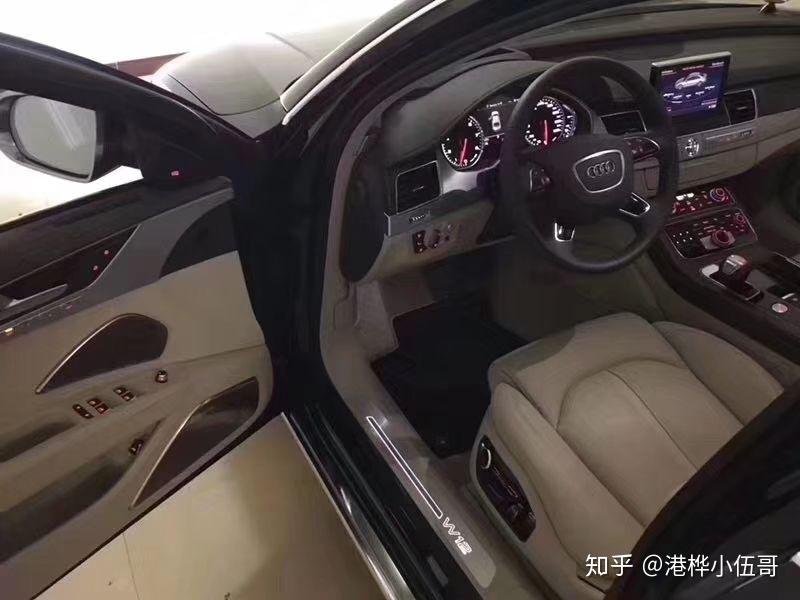 2016年奥迪a8w1263徳版四座黑色米黄色台显全景大天窗