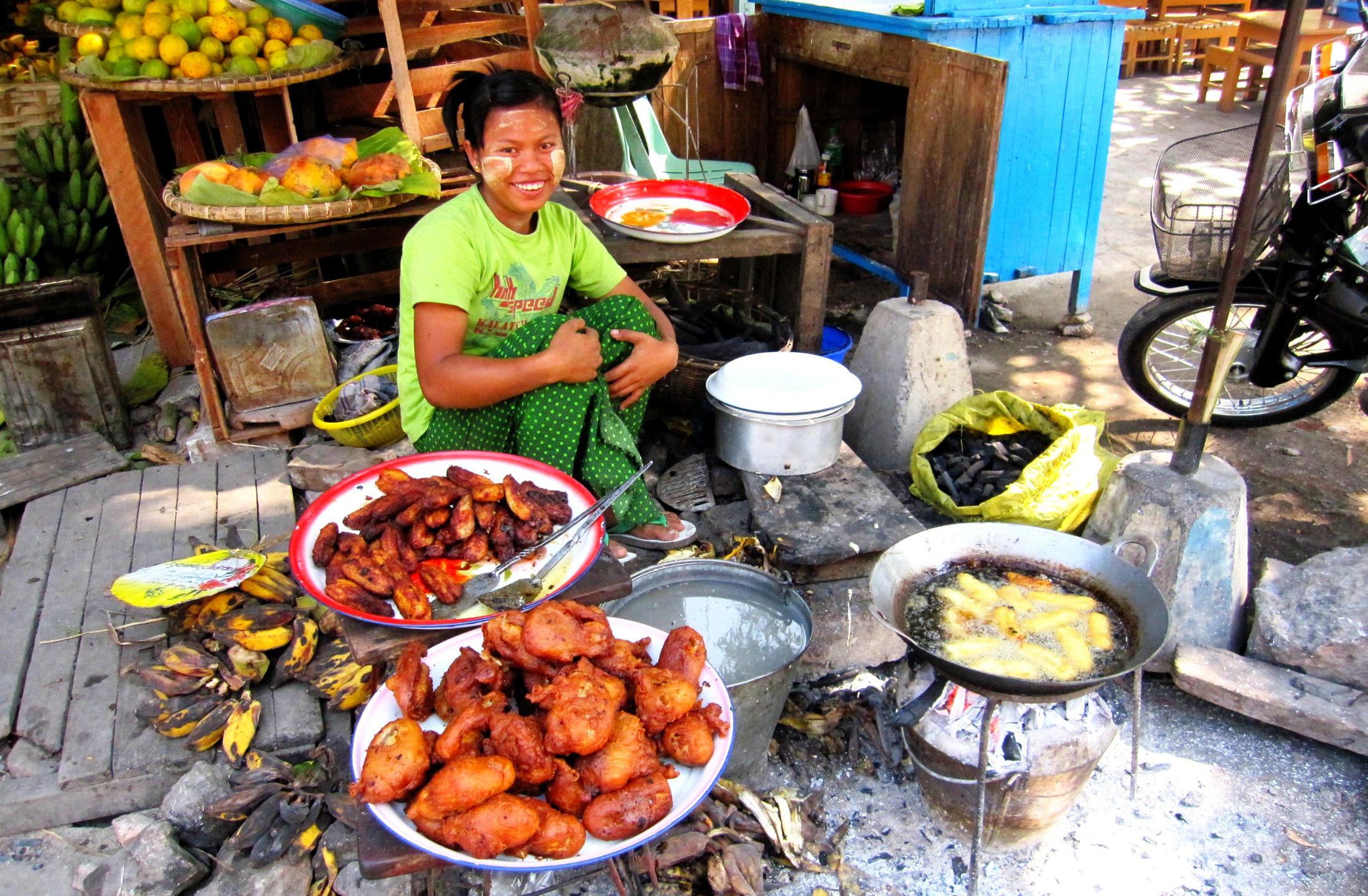 卖缅甸食物的妇女 编辑类照片