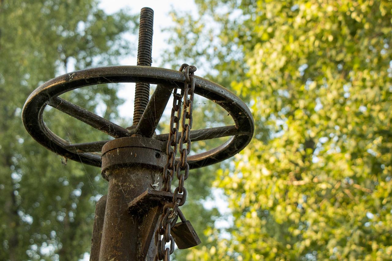 如何控制加压离心泵