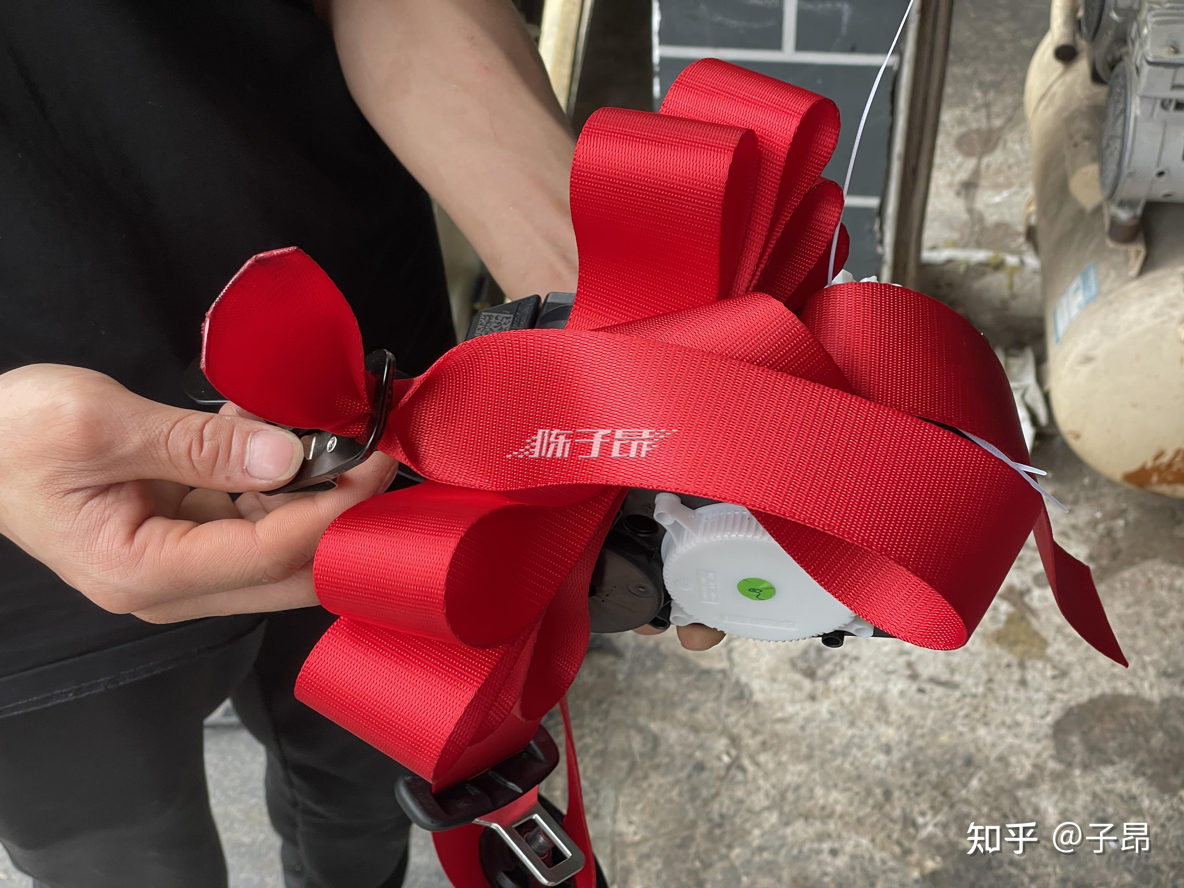 奔驰新c安全带改装欧标激情红色过程及经验分享