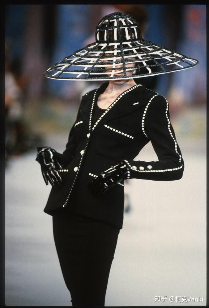 老佛爷karllagerfeld卡尔拉格斐去世如何评价他一生的成就和对时尚界