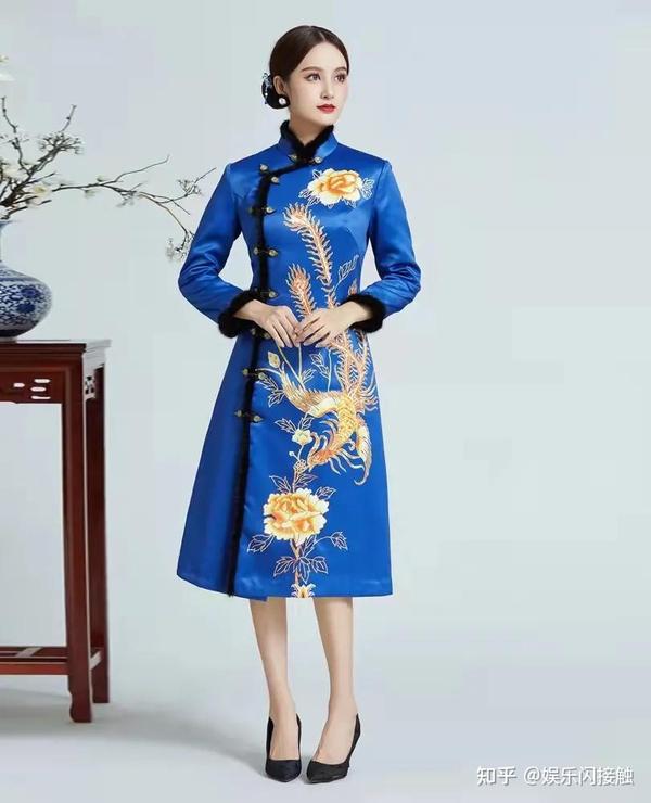 端庄优雅大气的宝蓝色旗袍,高贵之美,被国人称赞,让女子耀眼!