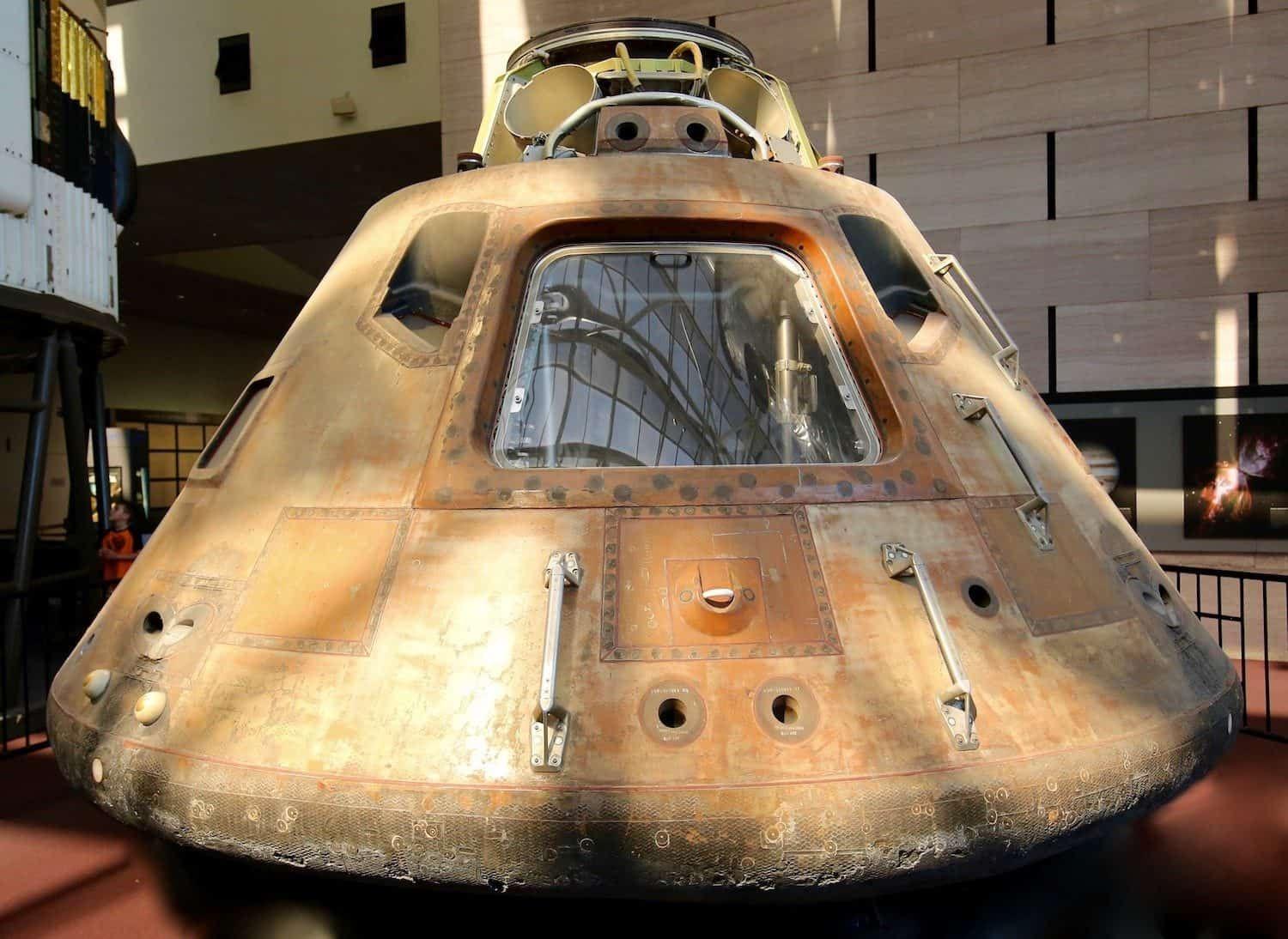 嫦娥六号返回舱被烧得发黑,而阿波罗返回舱却那么洁白,请问阿波罗返回