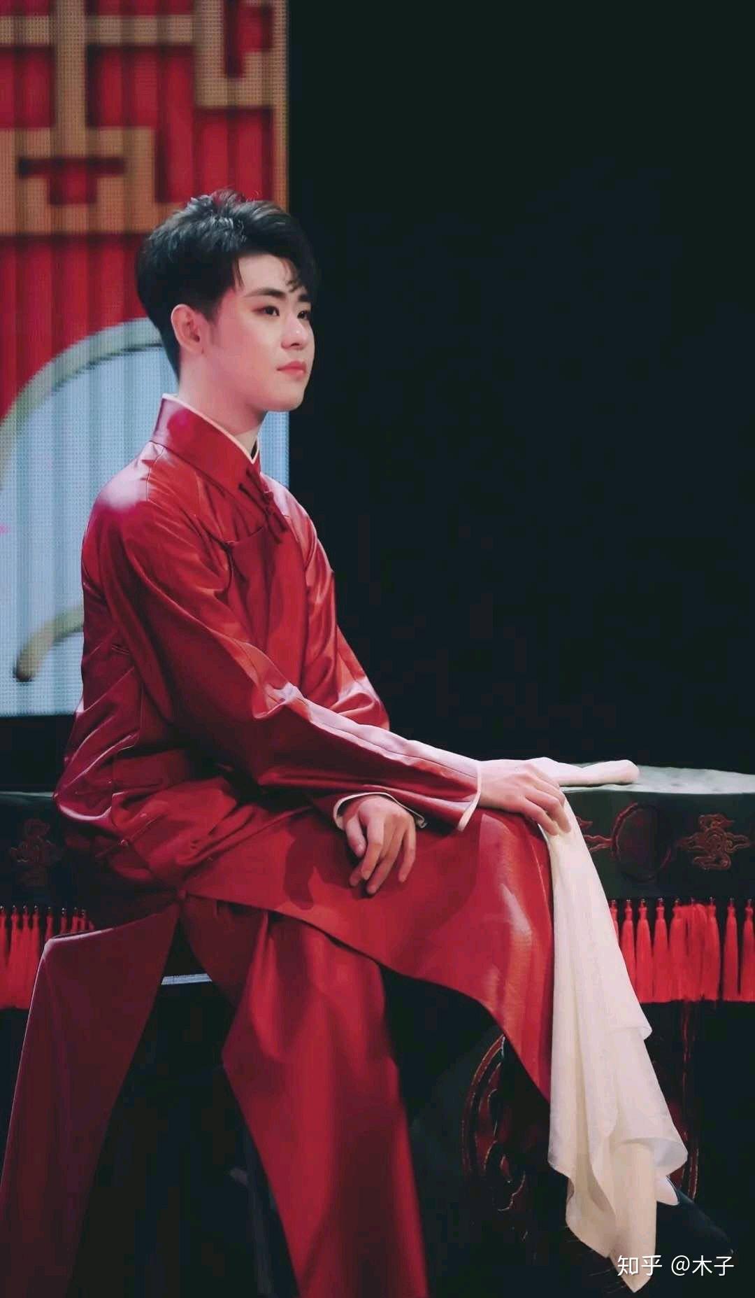 迷上张云雷了,天天想,天天看,无法自拔,想瞎了心,感觉要走火入魔了