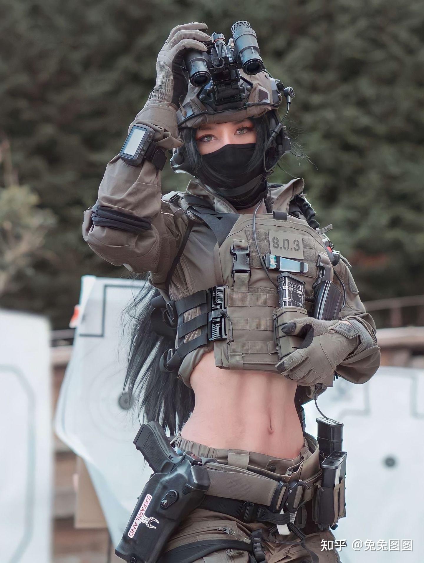 国外网友cosplay女兵是个男的