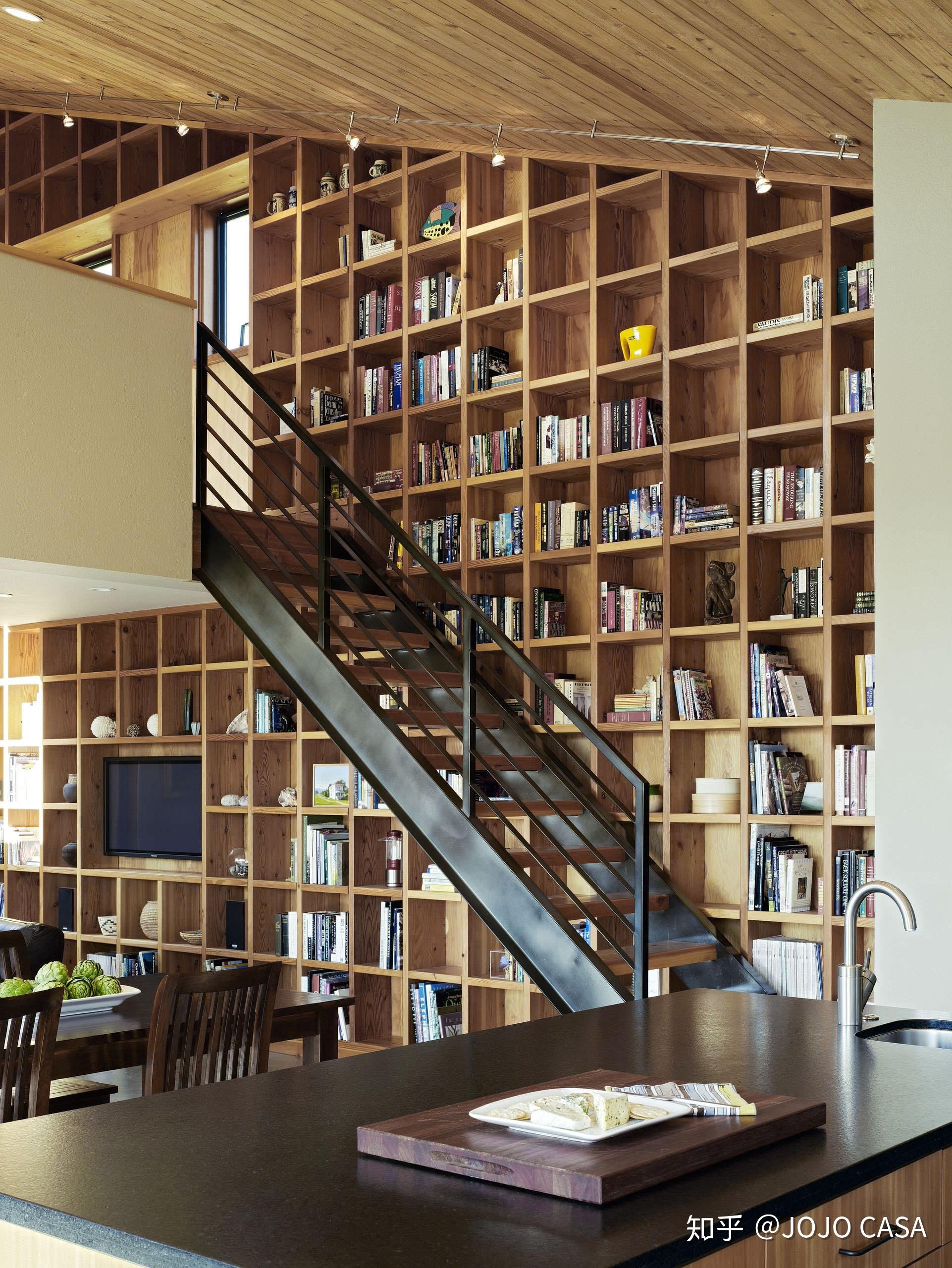 楼梯下的书柜，拥有独特的阅读区 - 玛格家居体验馆设计效果图 - 躺平设计家