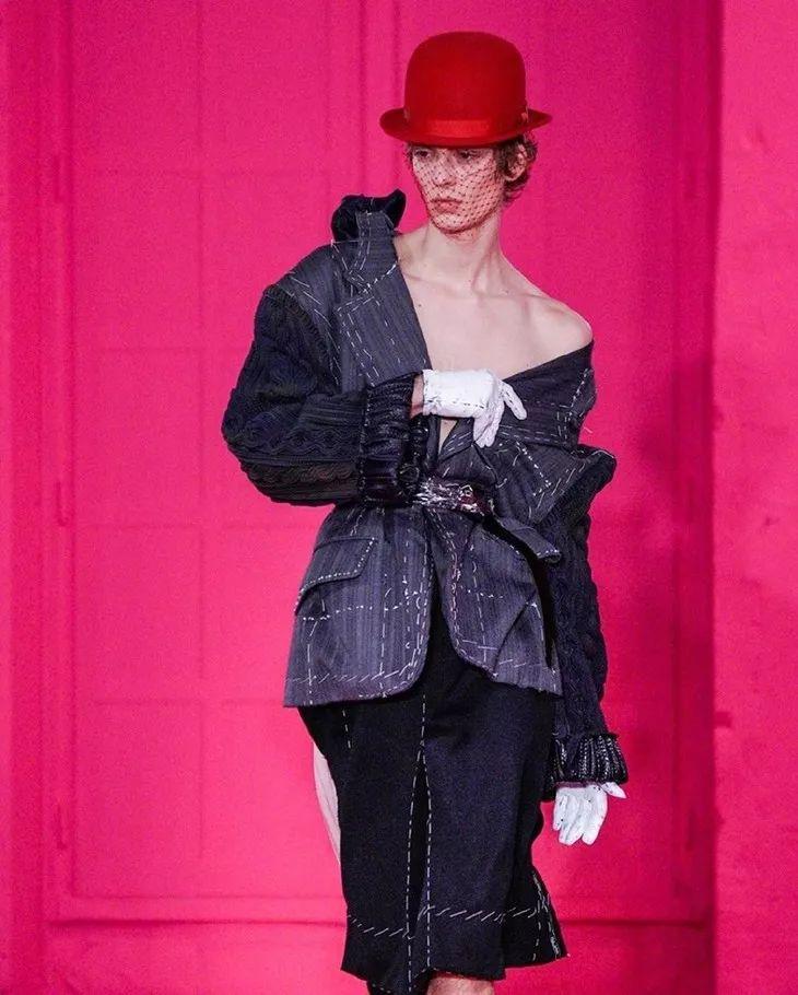 t型台maisonmargiela和viktorrolf来给你上一门艺术人生